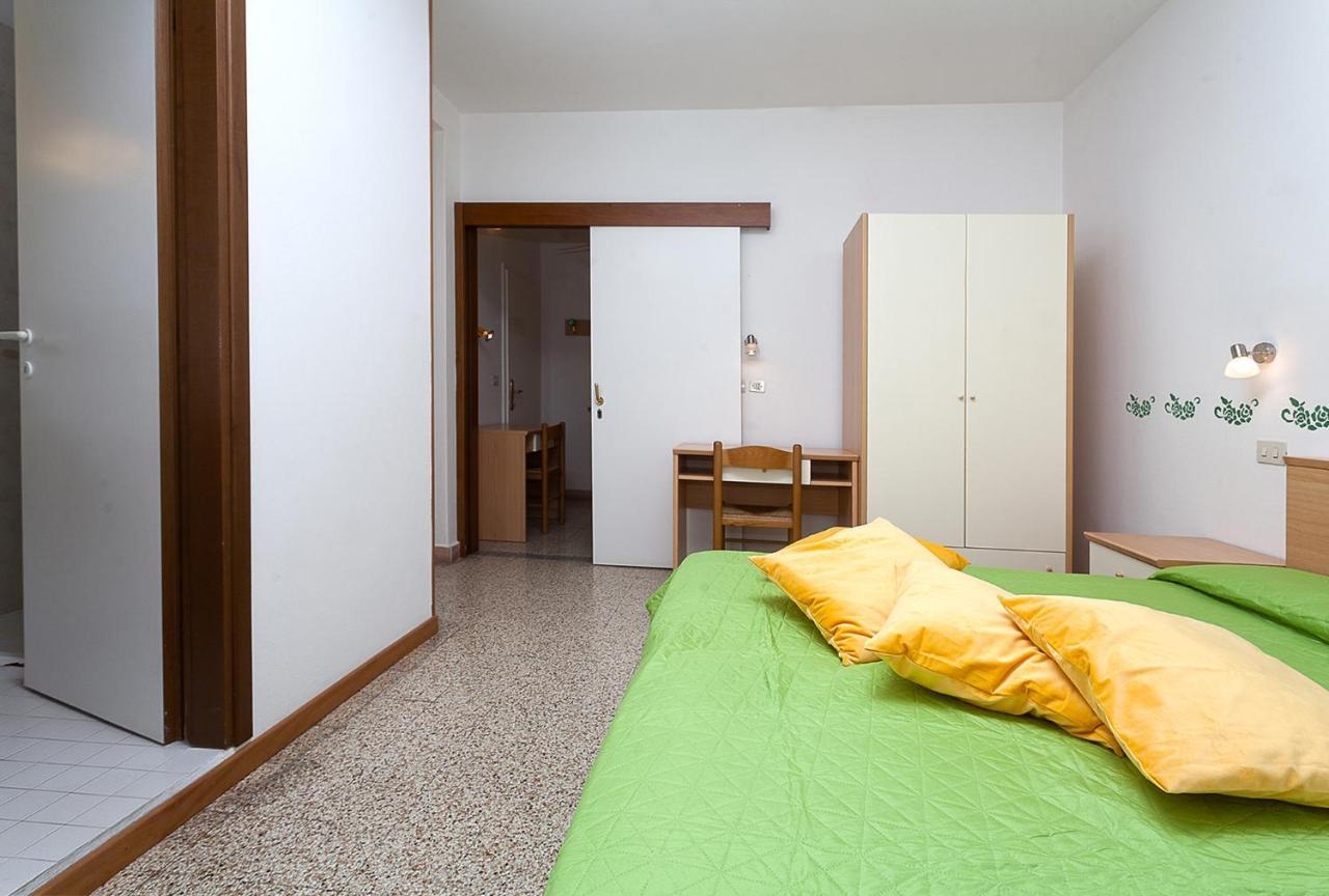 Hotel Amalfi&Dépendance Lignano Sabbiadoro Esterno foto