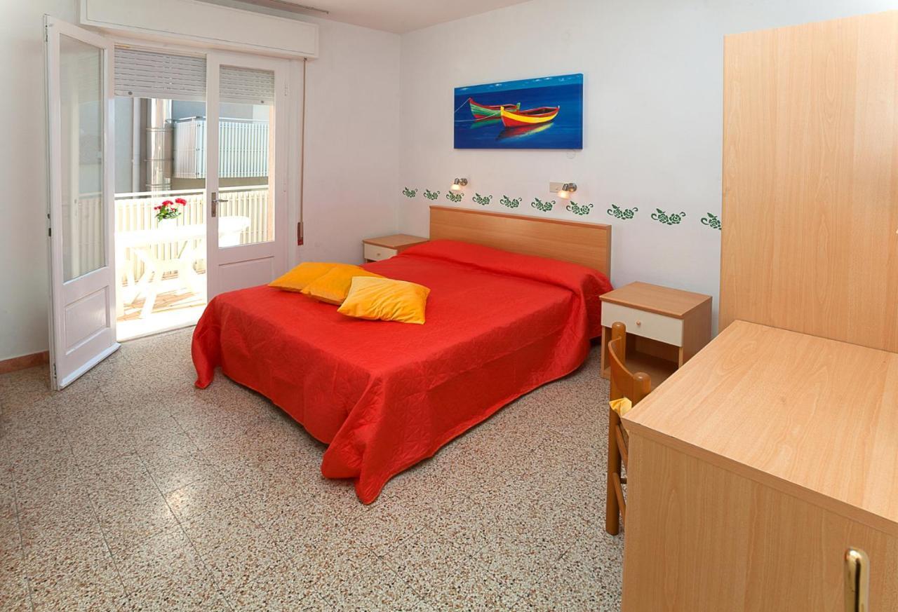 Hotel Amalfi&Dépendance Lignano Sabbiadoro Esterno foto