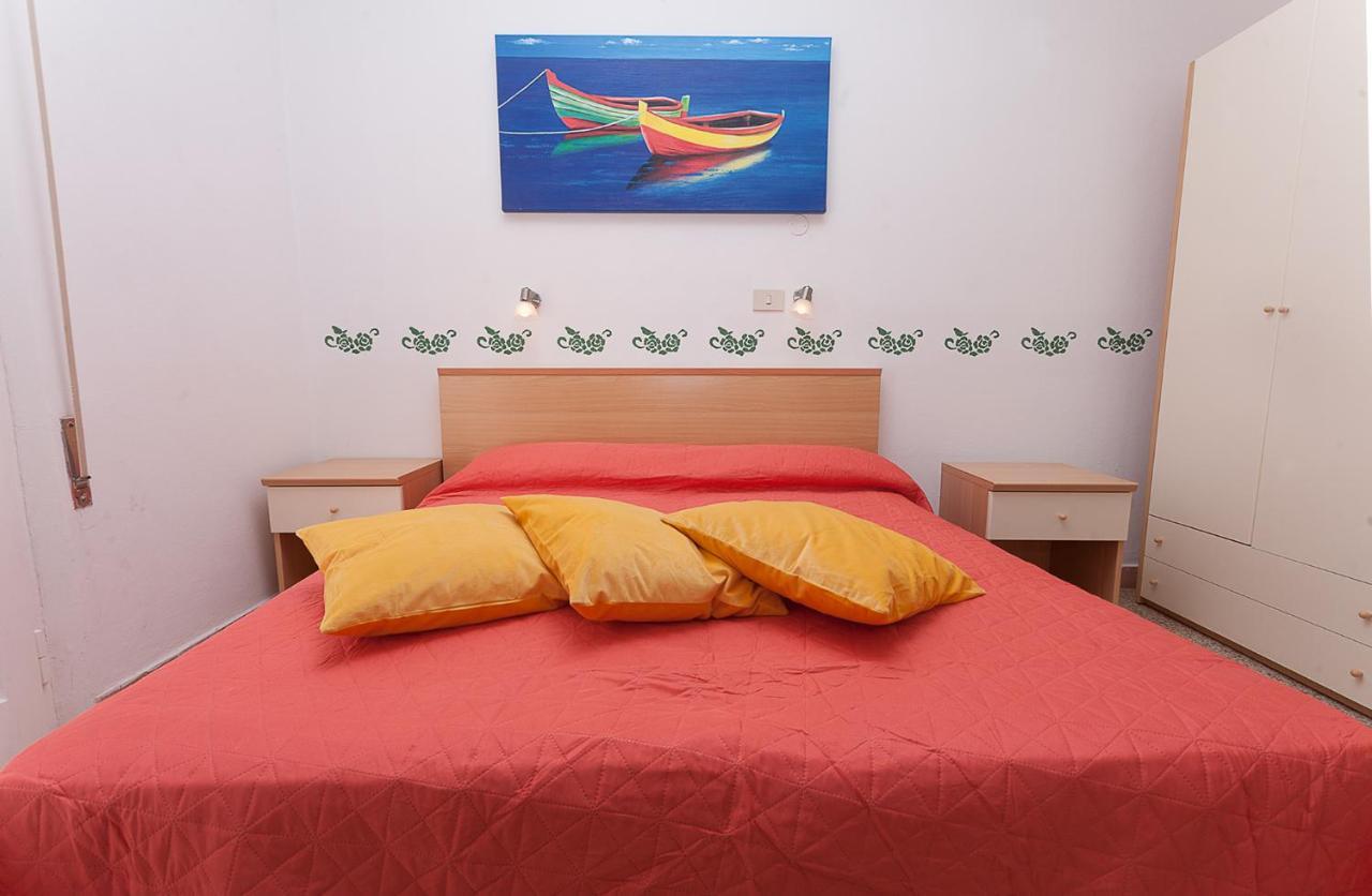 Hotel Amalfi&Dépendance Lignano Sabbiadoro Esterno foto