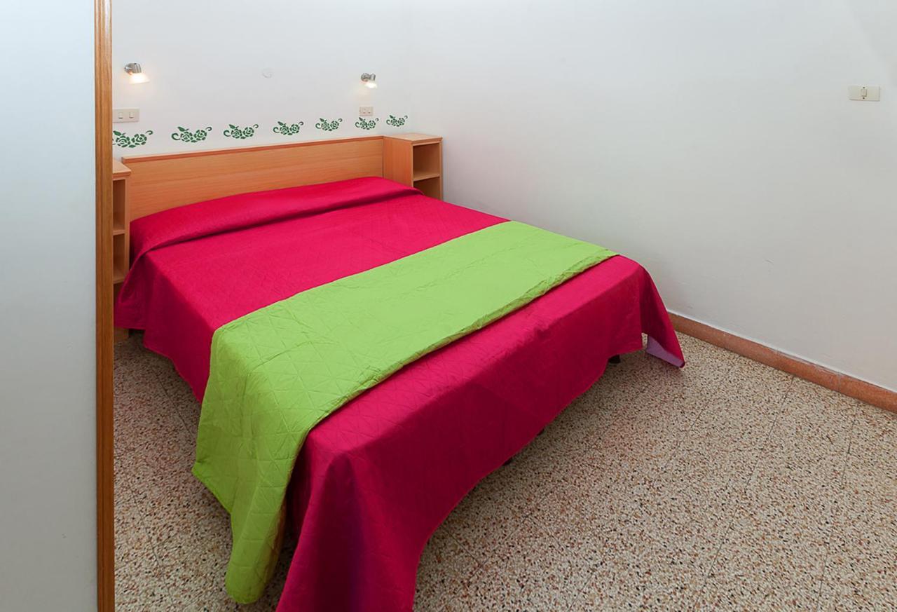 Hotel Amalfi&Dépendance Lignano Sabbiadoro Esterno foto