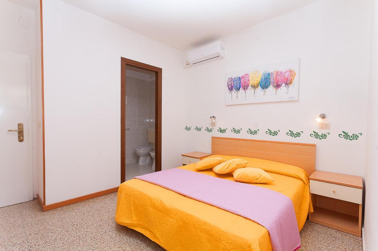 Hotel Amalfi&Dépendance Lignano Sabbiadoro Esterno foto
