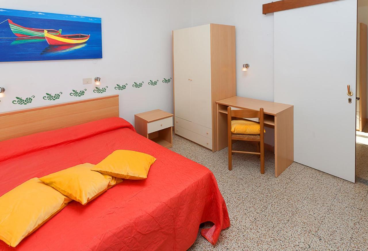 Hotel Amalfi&Dépendance Lignano Sabbiadoro Esterno foto