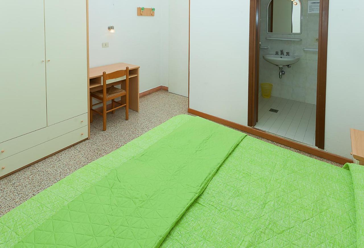 Hotel Amalfi&Dépendance Lignano Sabbiadoro Esterno foto