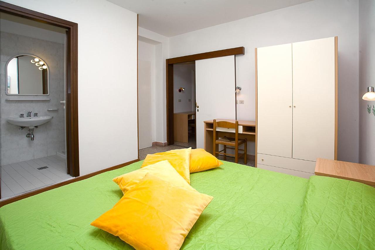 Hotel Amalfi&Dépendance Lignano Sabbiadoro Esterno foto