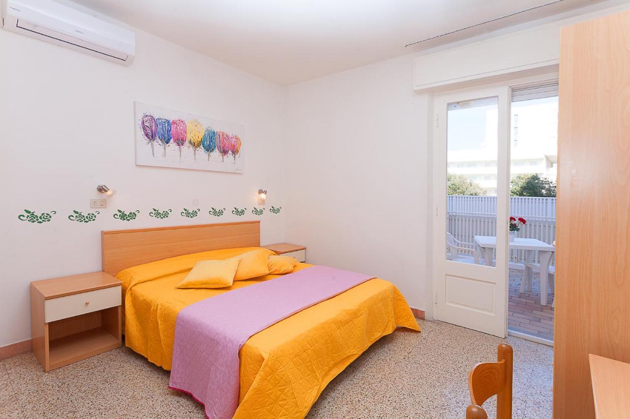 Hotel Amalfi&Dépendance Lignano Sabbiadoro Esterno foto
