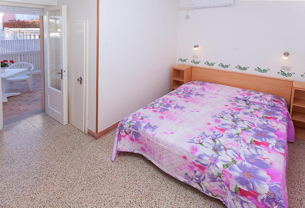 Hotel Amalfi&Dépendance Lignano Sabbiadoro Esterno foto