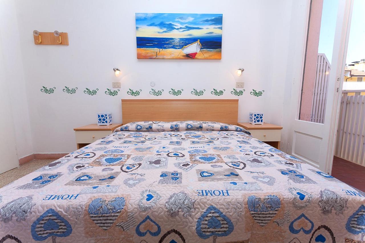 Hotel Amalfi&Dépendance Lignano Sabbiadoro Esterno foto