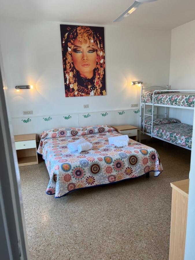Hotel Amalfi&Dépendance Lignano Sabbiadoro Esterno foto