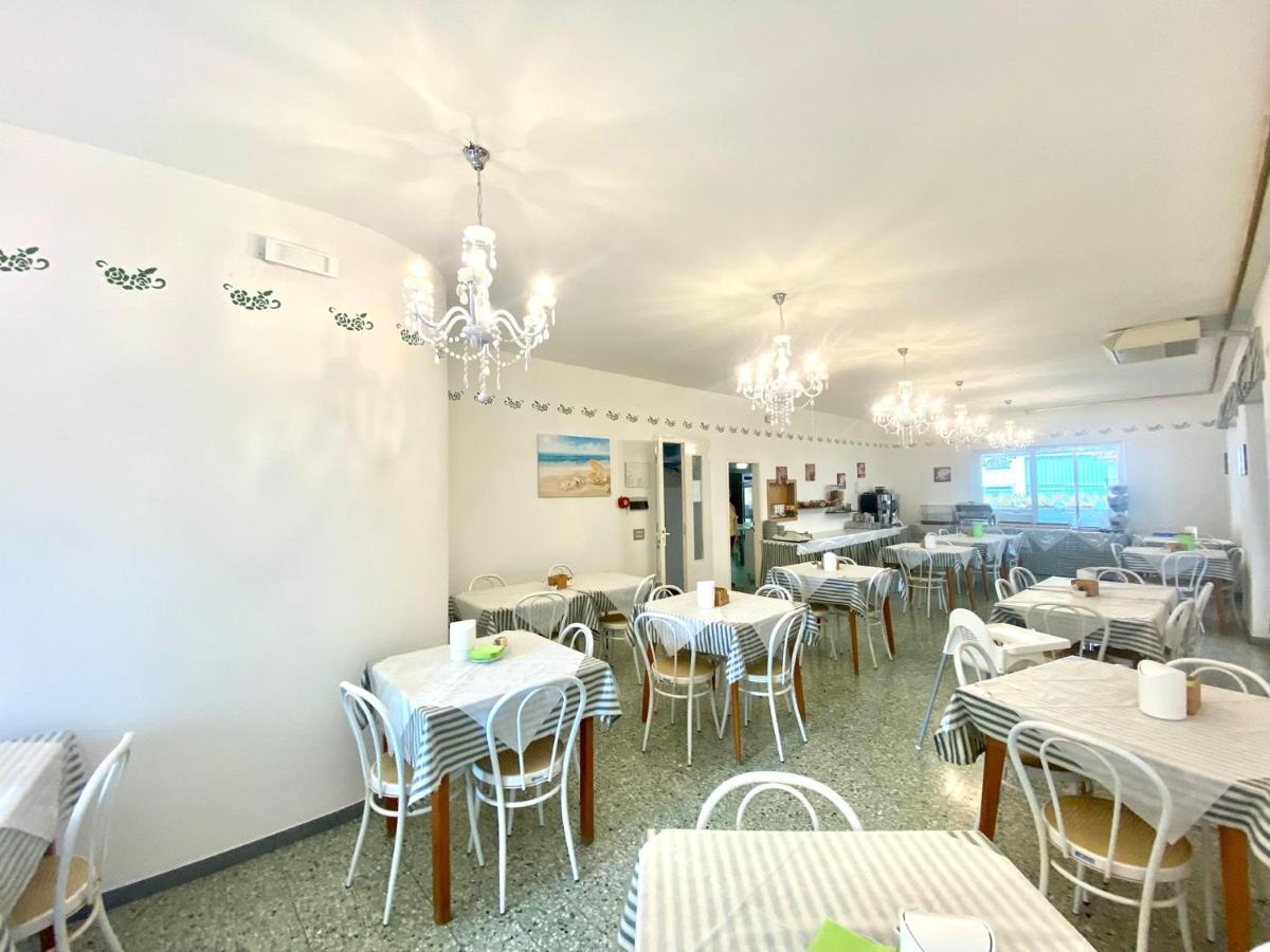 Hotel Amalfi&Dépendance Lignano Sabbiadoro Esterno foto