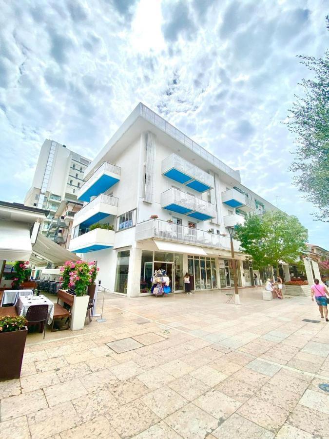Hotel Amalfi&Dépendance Lignano Sabbiadoro Esterno foto