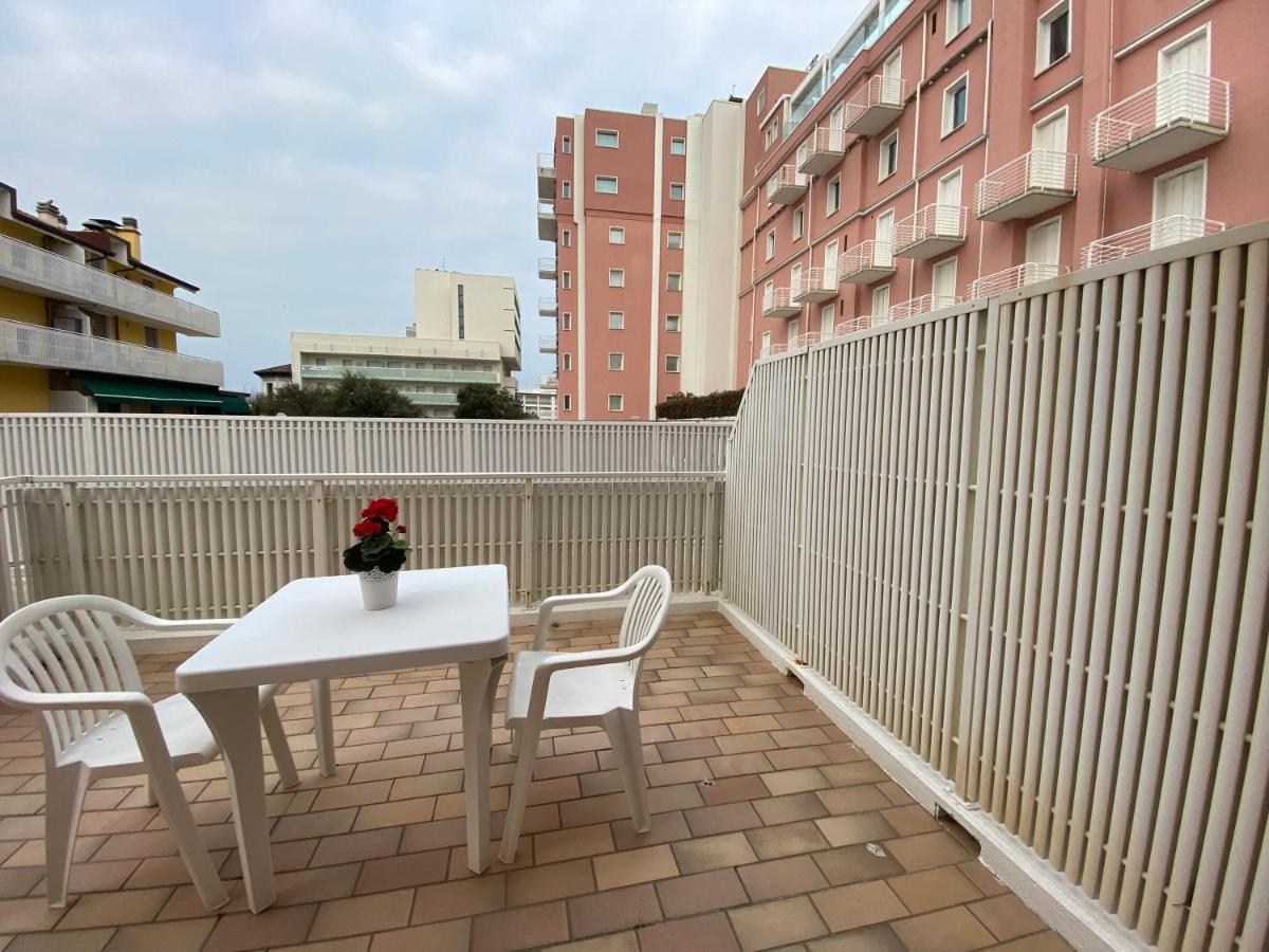 Hotel Amalfi&Dépendance Lignano Sabbiadoro Esterno foto