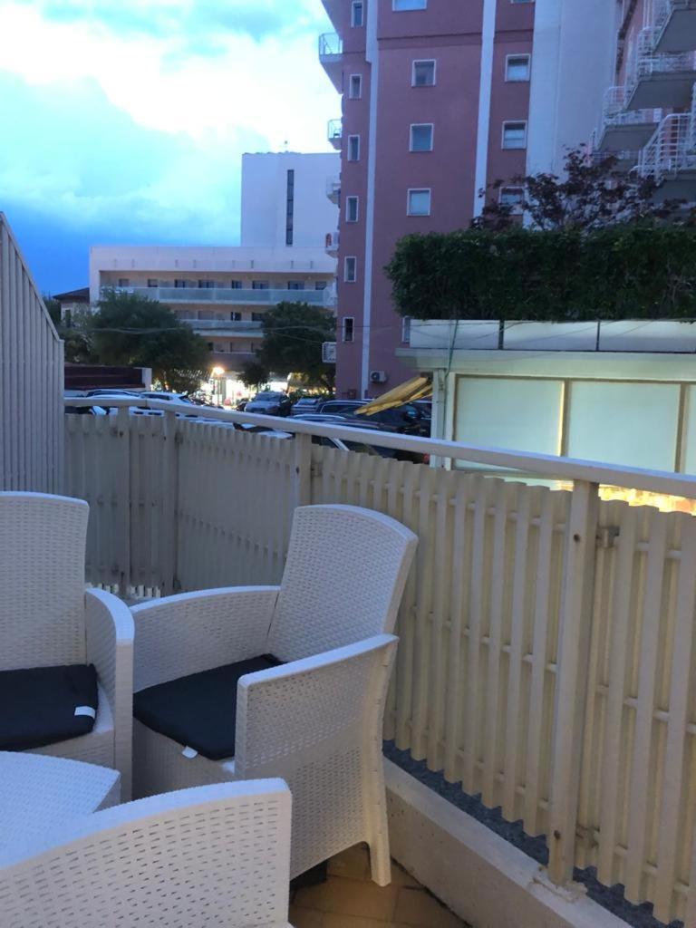 Hotel Amalfi&Dépendance Lignano Sabbiadoro Esterno foto