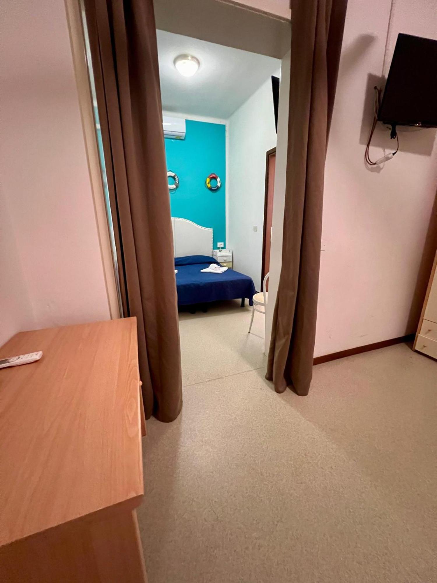 Hotel Amalfi&Dépendance Lignano Sabbiadoro Esterno foto