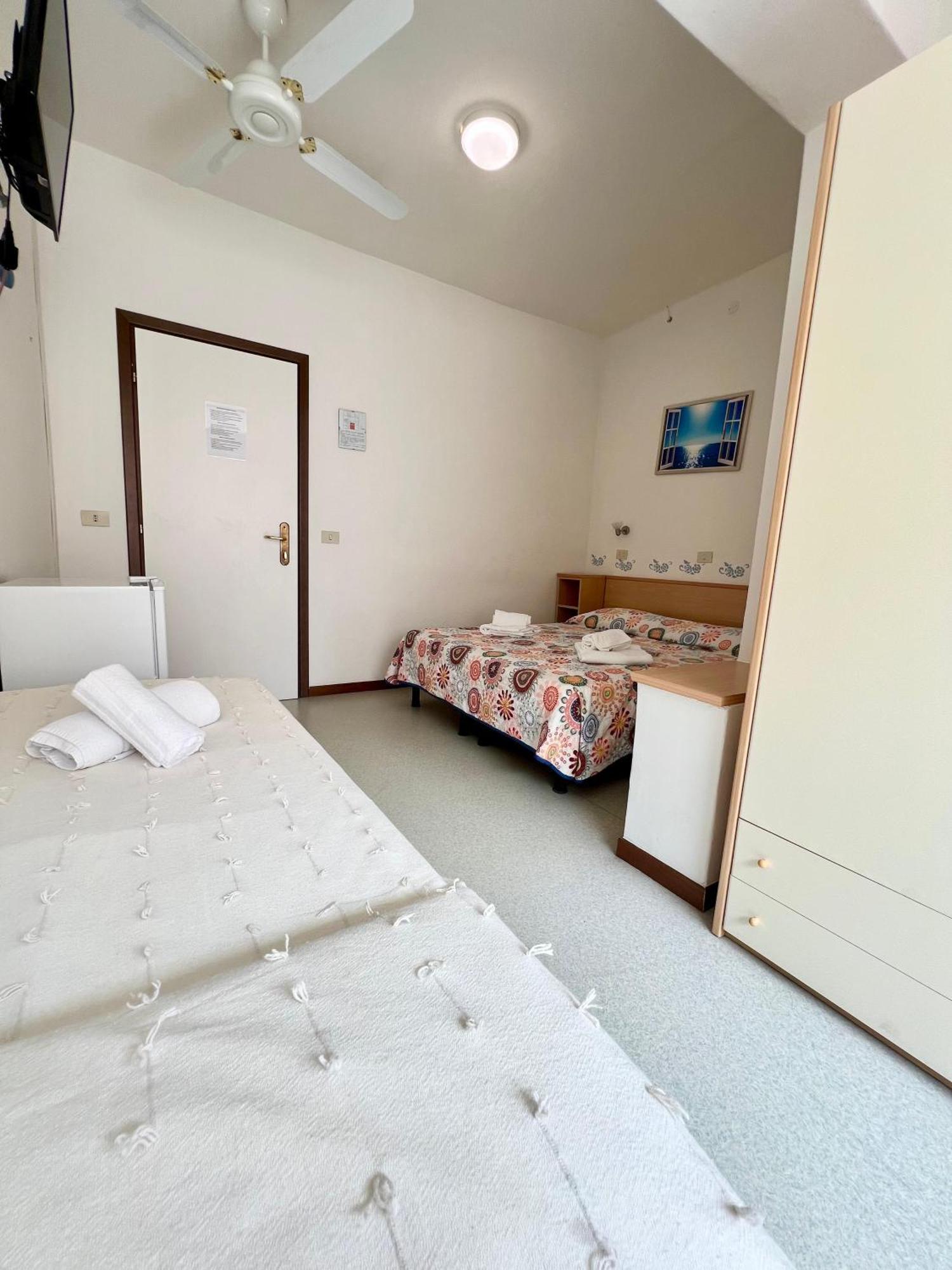 Hotel Amalfi&Dépendance Lignano Sabbiadoro Esterno foto