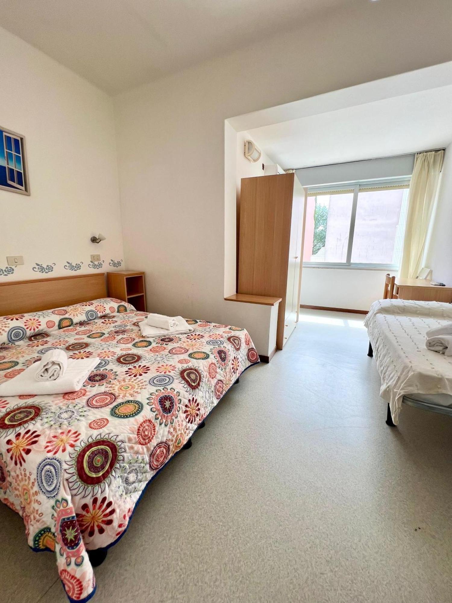 Hotel Amalfi&Dépendance Lignano Sabbiadoro Esterno foto