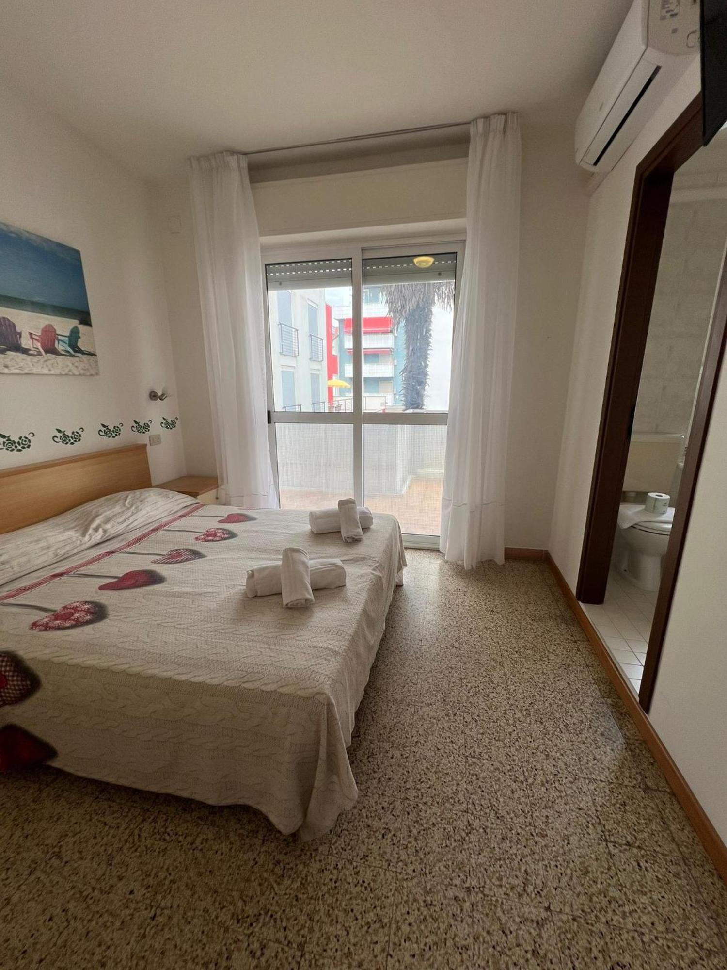 Hotel Amalfi&Dépendance Lignano Sabbiadoro Esterno foto